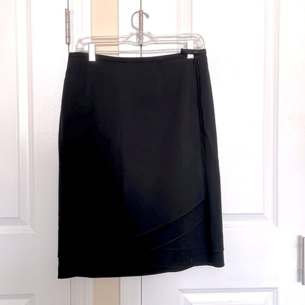 Ann Taylor black lined skirt - with layer detail. Size 10.